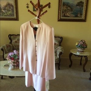 Women's 2 piece suit NWT